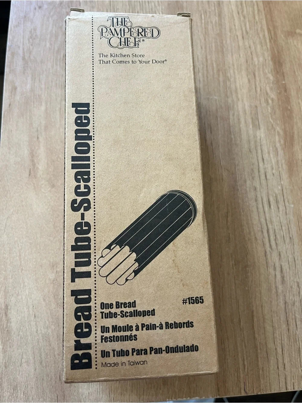 Pampered Chef Kitchen Bread Tube Scalloped Holiday New in box Sealed